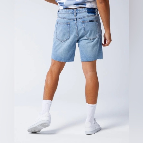 NWT ROLLA’S Ezy Denim Mid-Rise Stone Wash Raw Hem Shorts in OG Blue size 36 - Picture 3 of 11